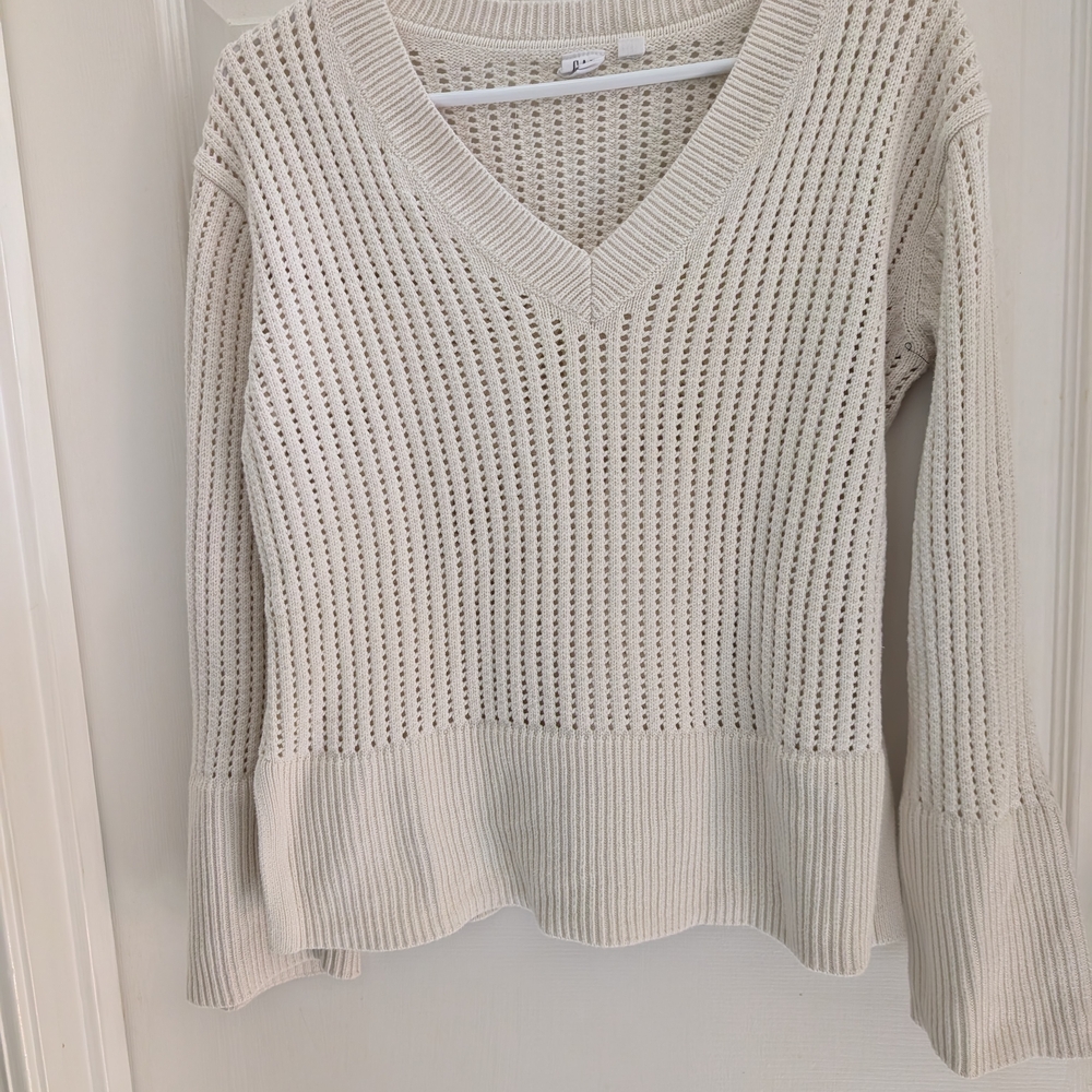 GAP Textured V-Neck Sweater in Cream With Bell Sleeves